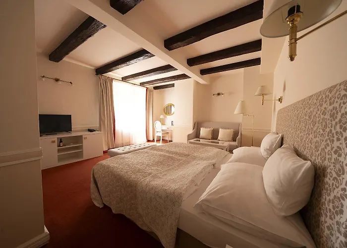 Hotel Embassy