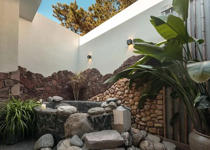 Qingdao Wushe Yujianshanju Tangchi Seaview Hotel