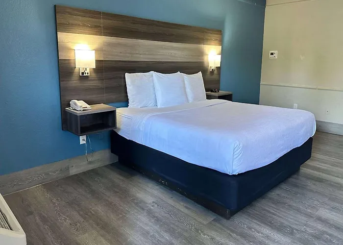 Days Inn By Wyndham San Diego Vista