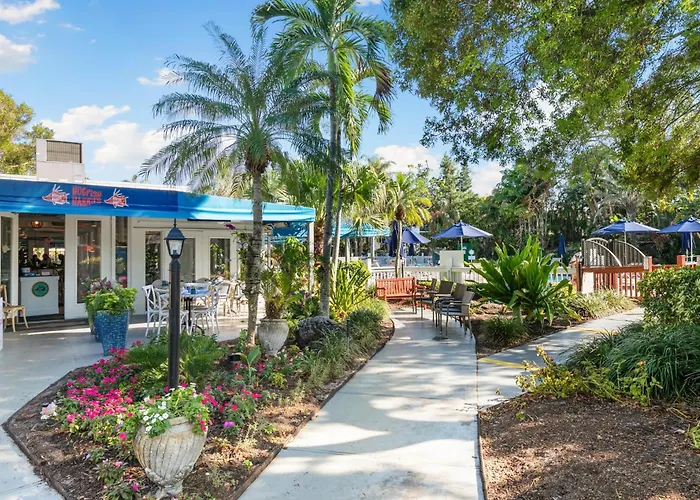 Park Shore Resort By Mike Z Rentals (Adults Only)