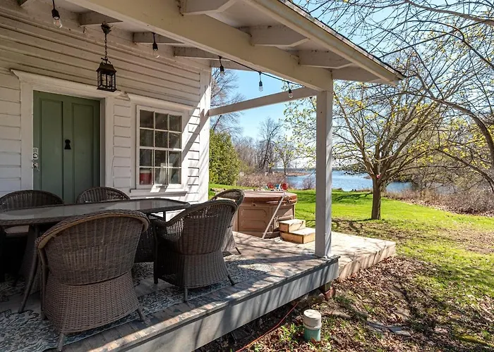 Historic 1853 Kingsgate Lakehouse