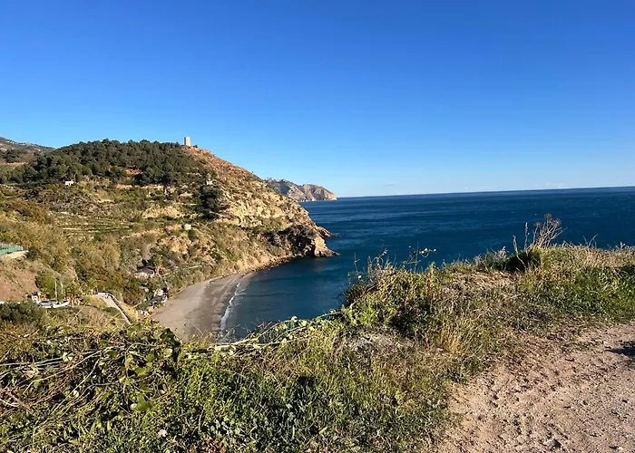 Estudio Amplio con Vistas Parciales al Mar