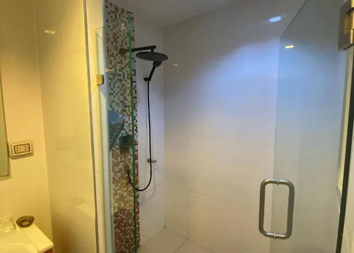 Sea View & Pool Apartment