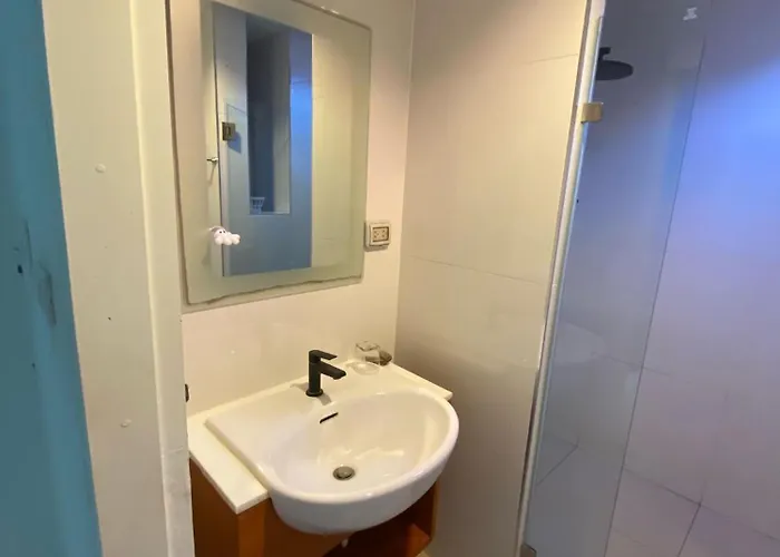 Sea View & Pool Apartment