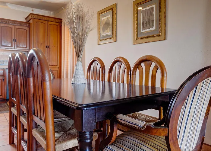 Beach Condo 3-Sleeps 8- Pool- Wifi- Ac- Security
