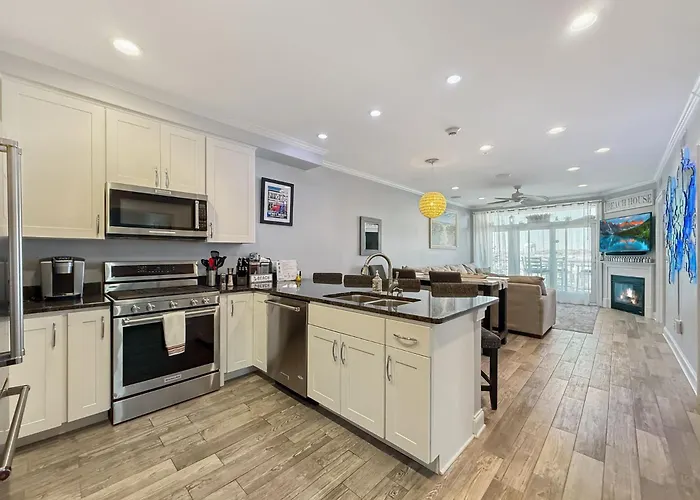 Luxurious Penthouse, King Beds. Dog & Ada Friendly