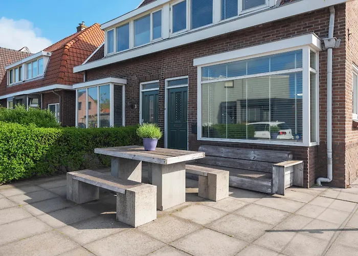 Wijkiki Surf House