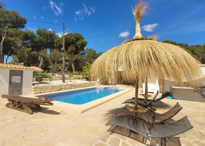Casa Caledonia - Appartement dans villa avec jardin arboré et piscine à 500 M de la mer