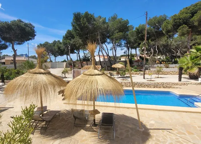 Casa Caledonia - Appartement dans villa avec jardin arboré et piscine à 500 M de la mer