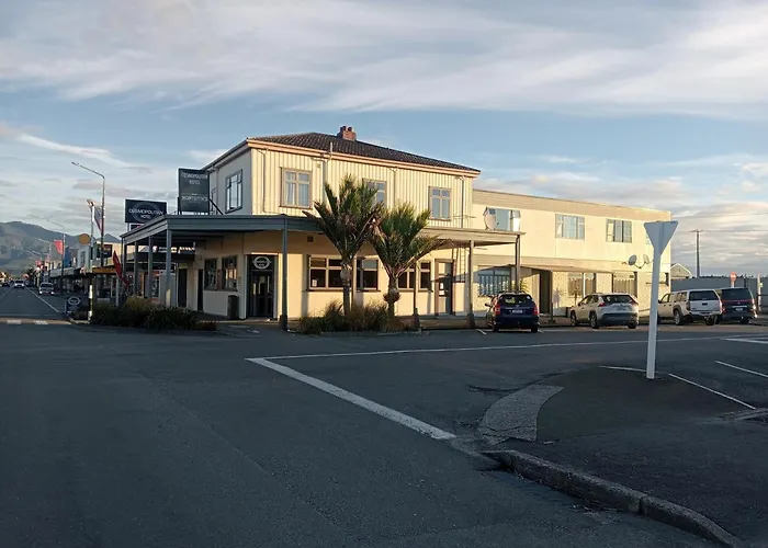 Cosmopolitan Hotel, Pub, Restaurant And Gaming Room, Opposite The Bus Stop