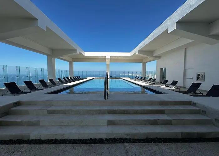 Beachfront Harbor 171 Condo Ocean View Pool, Gym Wifi