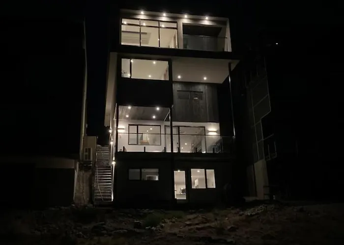 Lakefront Nest Beach House Suite