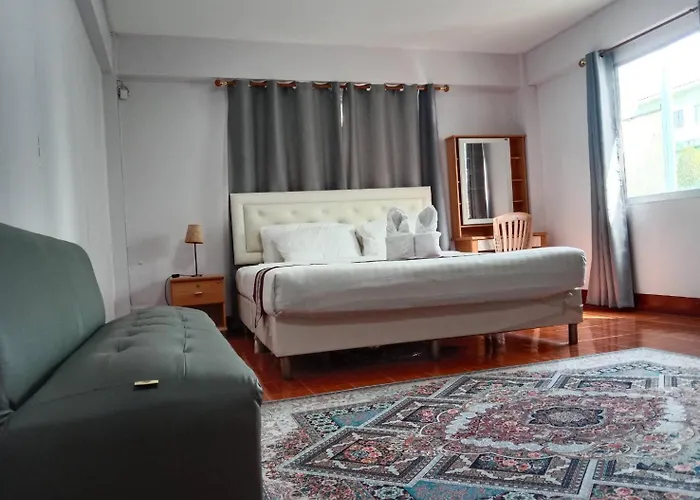 Beachfront Hotel Cha Am