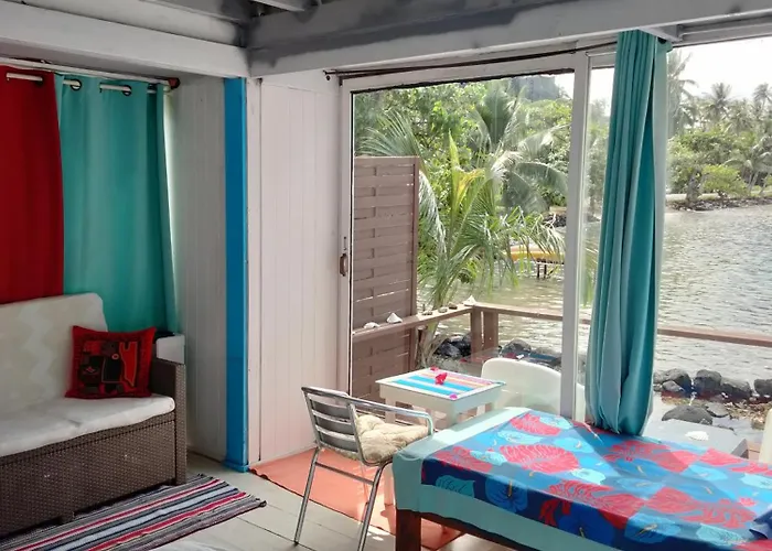 Bungalow Vue Lagon 180 Degre, La Maison Bleue