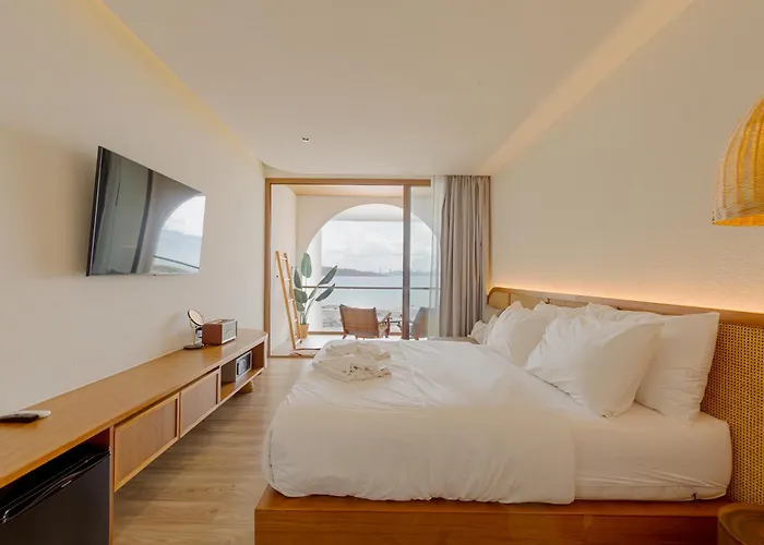 Tasana Bar And Luxury Resort