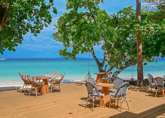 Phi Phi Holiday Resort, Leam Tong Beach