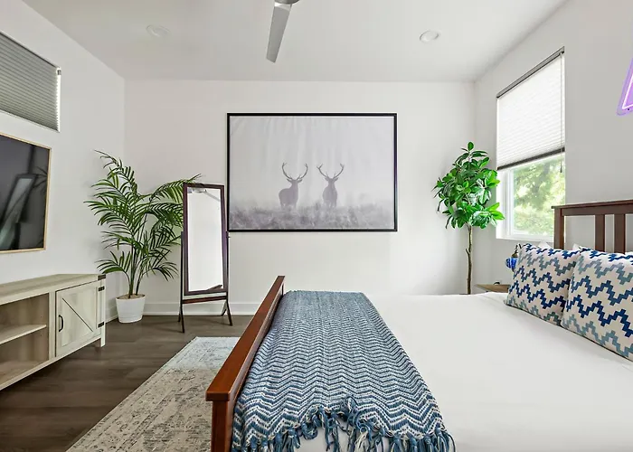 Austin Oasis Spacious 4Br Retreat With Hot Tub Cowboy Pool And Infrared Sauna Perfect For Families And Bachelorettes