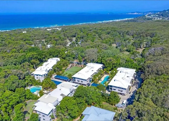 Bright And Spacious 2-Bed Beach Resort Apartment