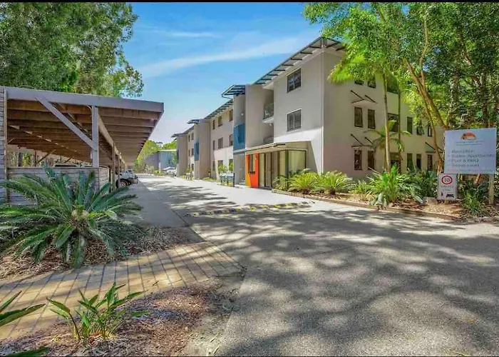 Bright And Spacious 2-Bed Beach Resort Apartment
