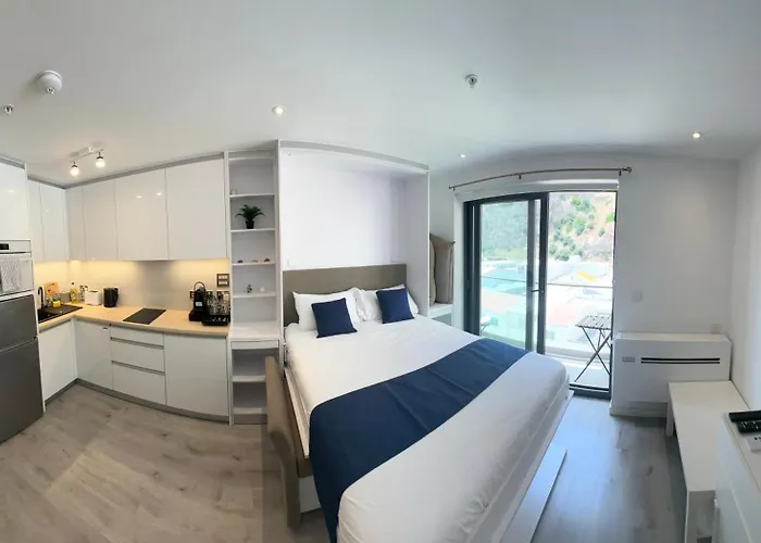 Modern Studio Apartment At The Hub - Rock View, Close To Spain And Airport