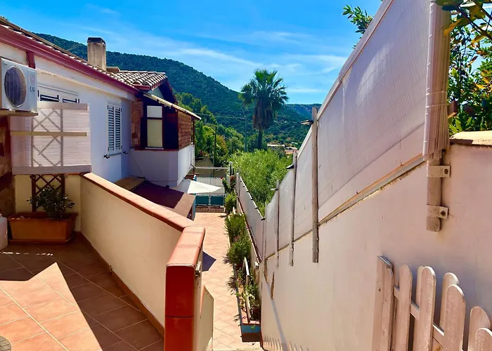 L'Oasi Di Chia B&B