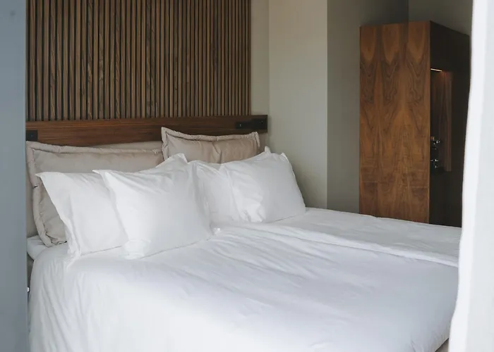 Season Hotel