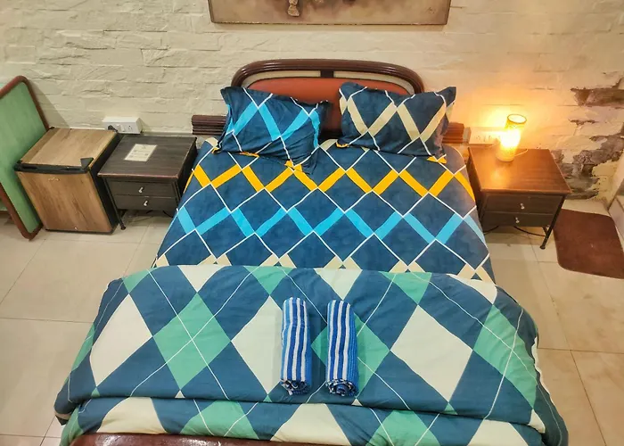 Ivory Room, Ac, Smart Tv, Ensuite, Independent Homestay