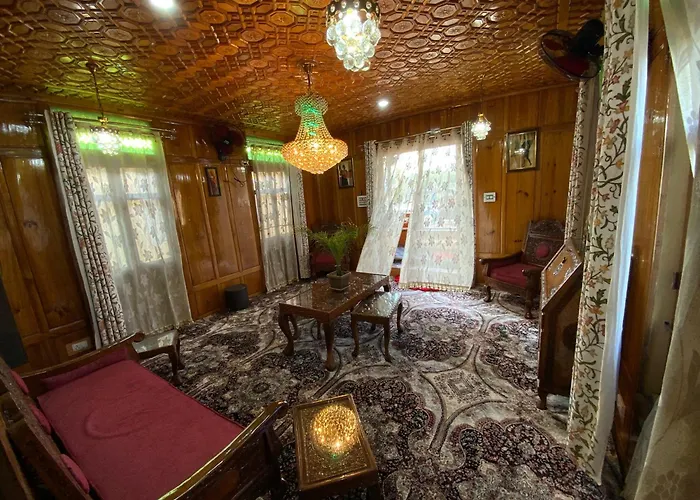 Movie Land Group Of House Boats