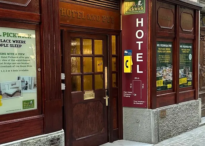 Hotel Pickwick And Pub "The Room With A View"