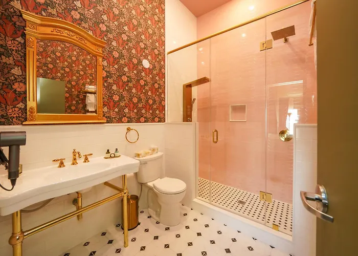Niagara Grandview Boutique Hotel
