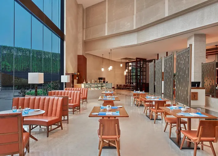 Kochi Marriott Hotel, Lulu International Shopping Mall