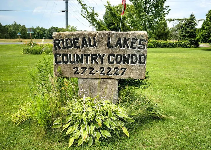 Rideau Lakes Country Home