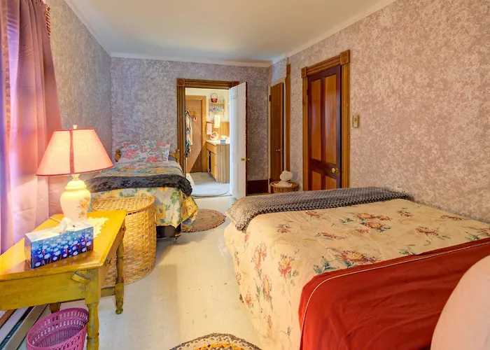 Rideau Lakes Country Home