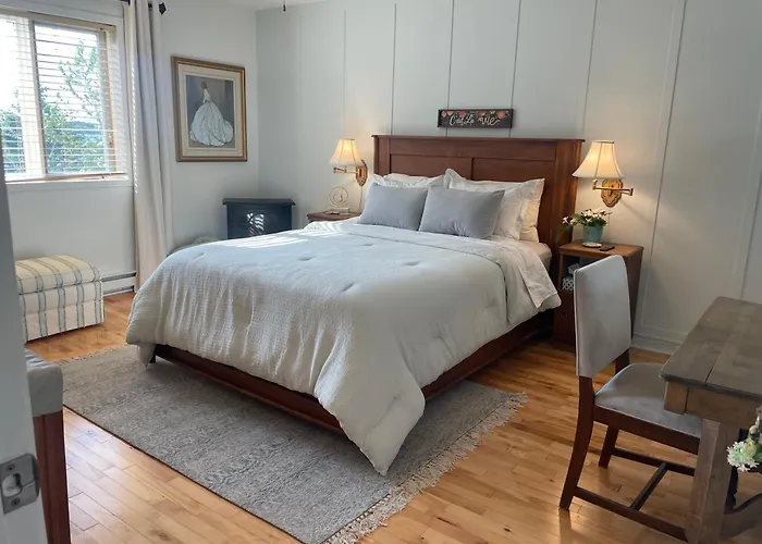 The Lakehouse Bell B&B