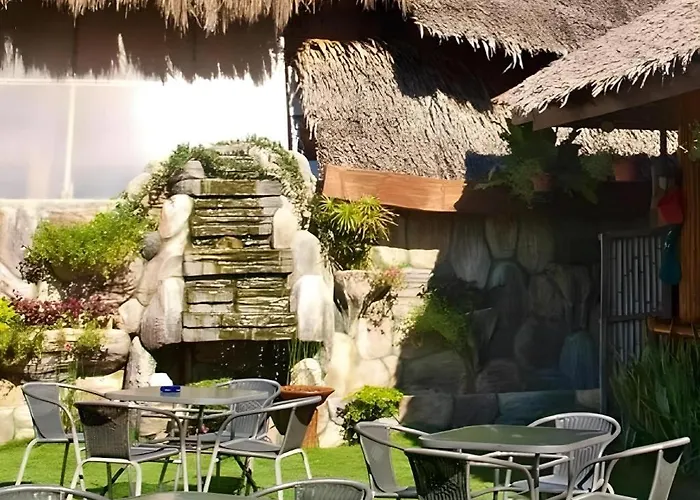 Cou Cou Bar Hotel & Restaurant