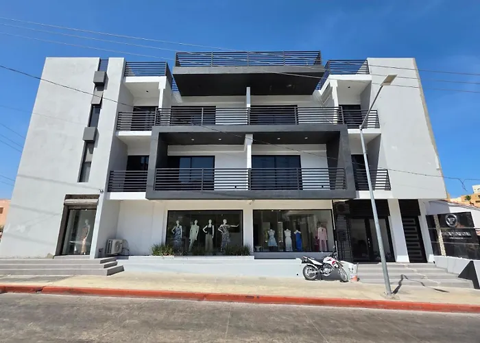 Modern Condo Walk To Marina, Dining & Nightlife