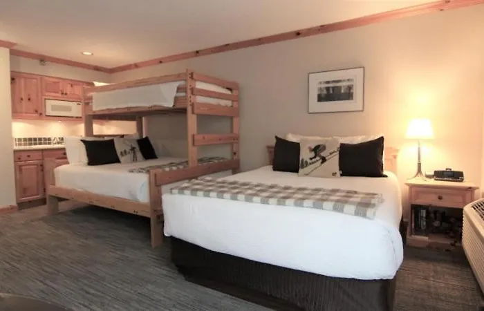 Selkirk Lodge