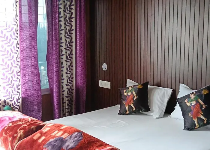 Hotel Poonam Mahal