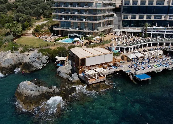 Charisma De Luxe Hotel