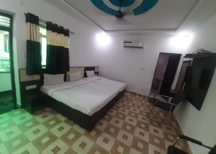 Taj 3 Star Hotel Near 200Mtr Taj Mahal Agra