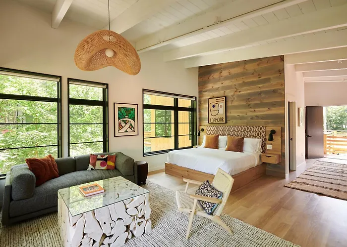 Woodstock Way Hotel