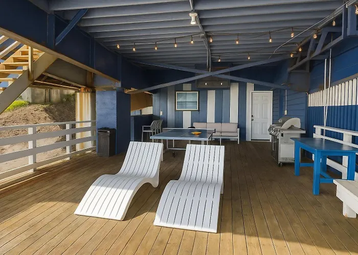 Malibu Beachfront Home With Rock Spa Ocean Views & Huge Deck