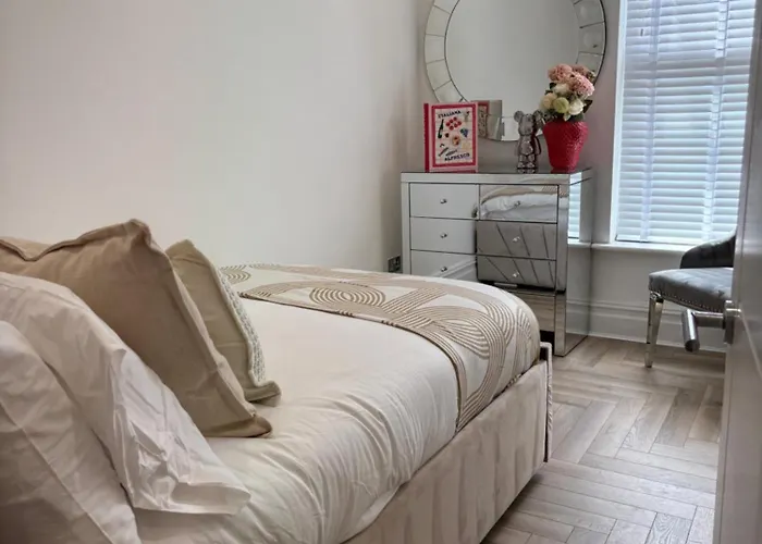 Bright 2-Bed Apartment 4 Min Walk To Crosby Beach