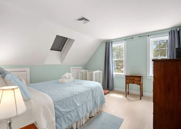 Charming Getaway With Hot Tub Dog Friendly