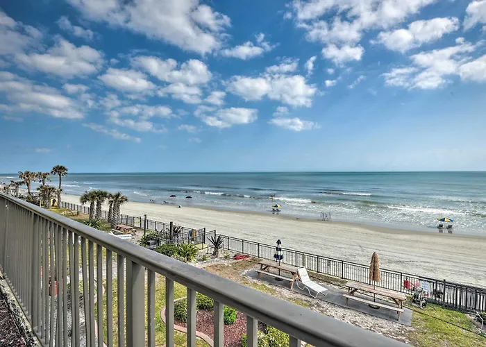Partial Ocean Views: Daytona Beach Studio!