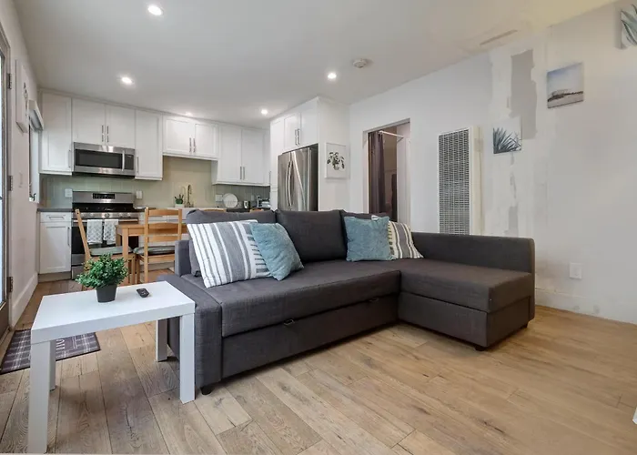 Feel At Home At A One Bedroom Apt 1 Block From The Beach