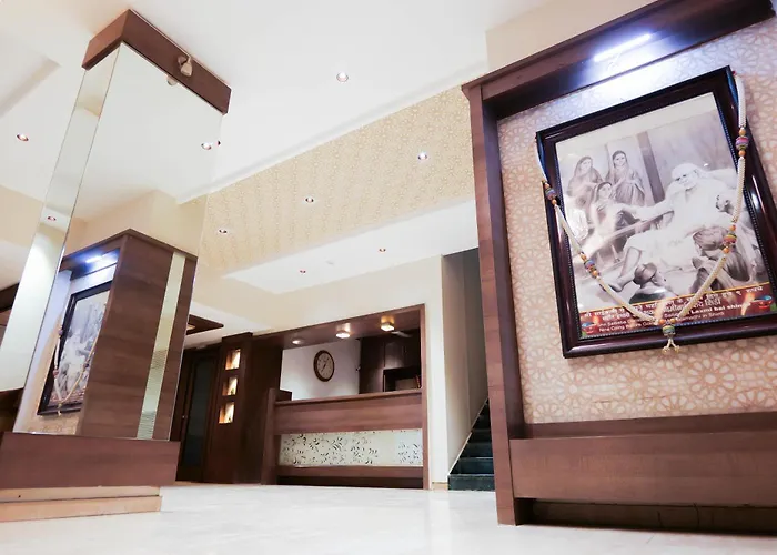 Hotel Laxmibai Palace- Only 300 Meter From Sai Baba Temple!!!!