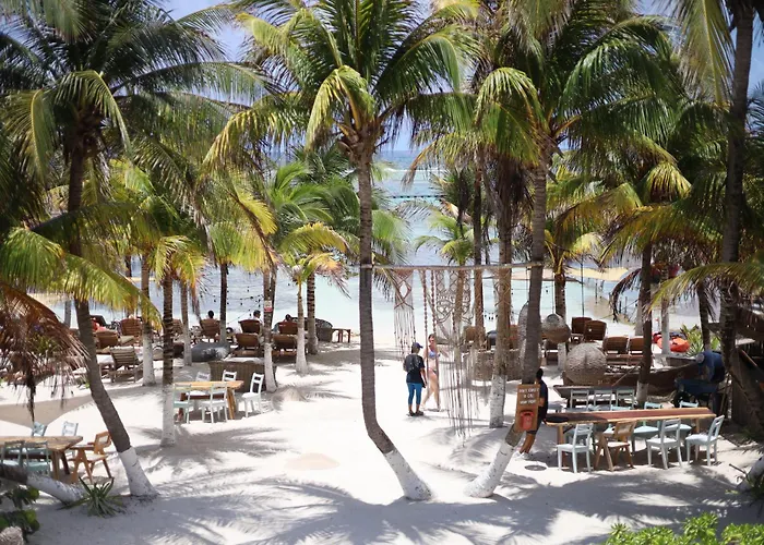 Noah Beach Hotel & Suites