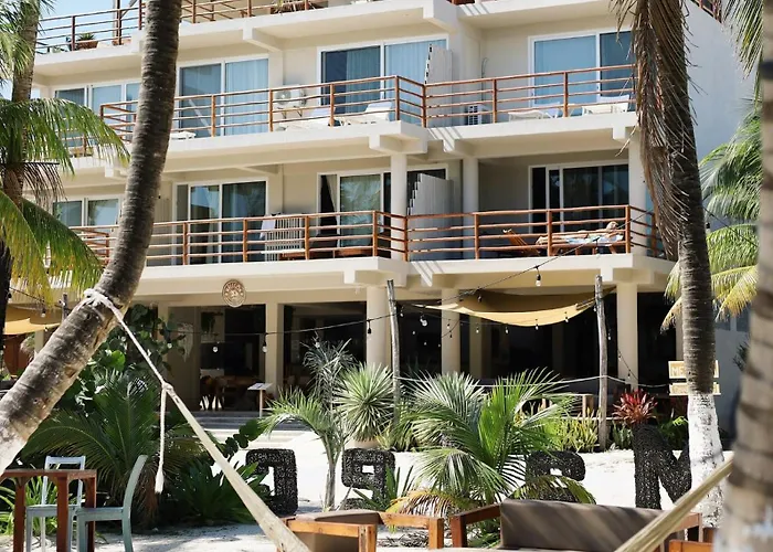 Noah Beach Hotel & Suites