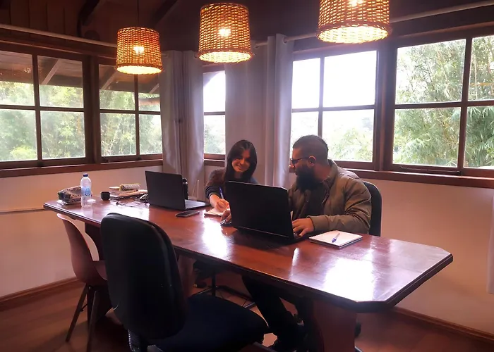 Nomades Riverside - Adventure Hostels & Coworking